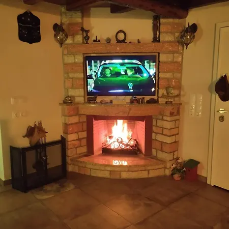 Luxury Two Story Ideal For Families Koróni