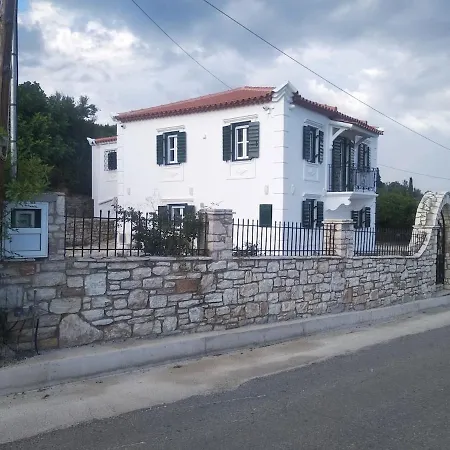 Luxury Two Story Ideal For Families Vila